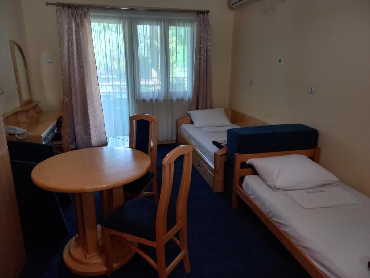 Garni Lupus Prenociste Kanjiža Exterior foto